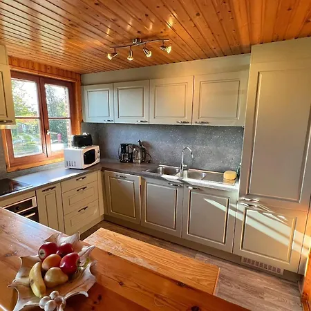 Beautiful Bungalow For 4 People With Large Garden Tatil Evi