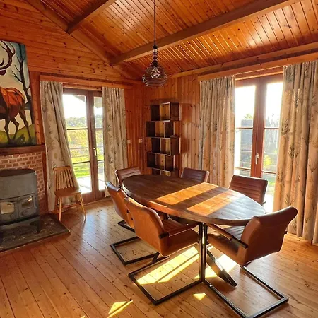 Ferienhaus Beautiful Bungalow For 4 People With Large Garden