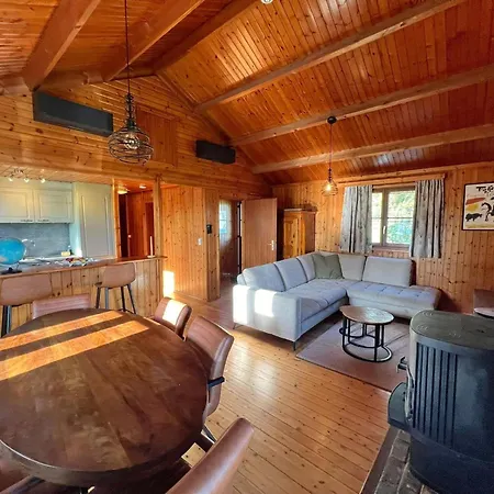 Beautiful Bungalow For 4 People With Large Garden *