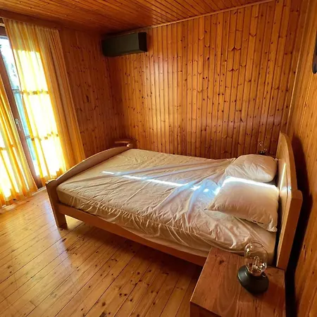 Beautiful Bungalow For 4 People With Large Garden